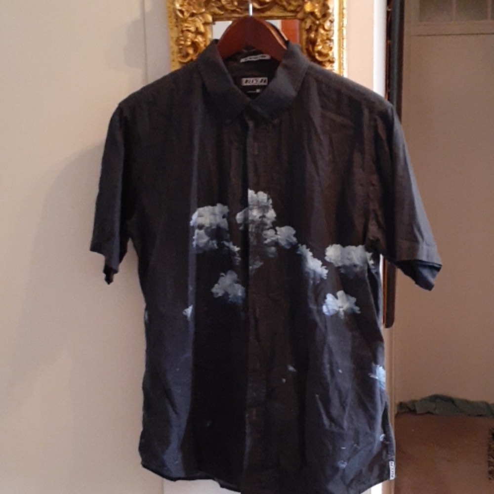 Ezekiel men's short sleeve shirt. Very light weigh